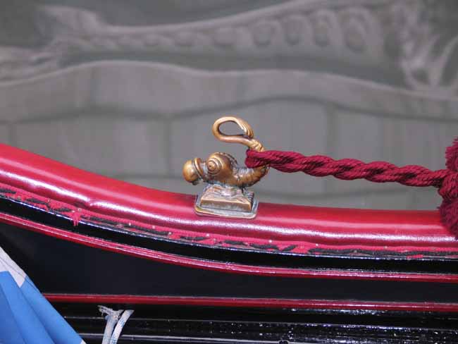 Gondola details: dolphin with comforter - Gondolas in Venice, JBLArts photography