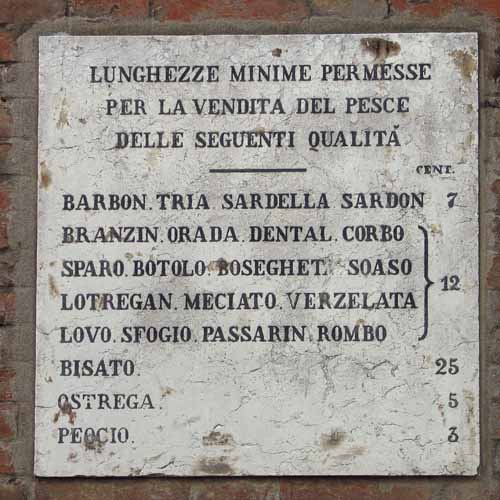 Minimum measures for fish to sell - Rialto's fish-market in Venice, JBLArts photography