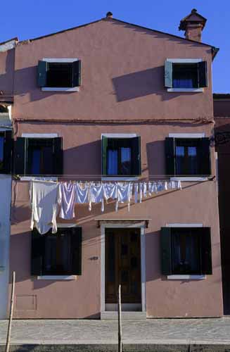 Descending order of washed clothes - Burano in Venice, JBLArts photography