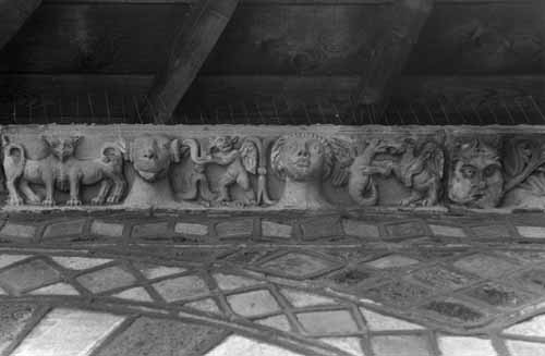 Sculptures on the arches of the cloister: the beast, the beauty and the king - Le Puy En Velay, France, JBLArts photography