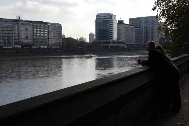 Pause for reflection on the new London skyline - steel-glass building in London, JBLArts photography